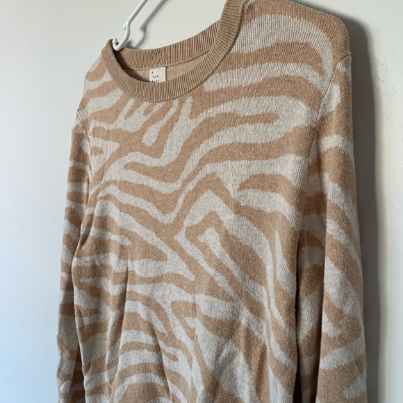 ZEBRA PRINT SWEATER - Picture 6 of 7